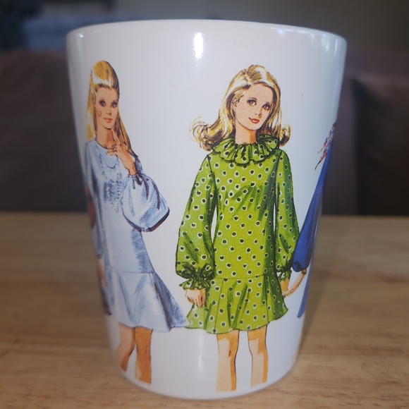Vintage Print 70th Anniversary Simplicity Mug - Picture 2 of 6
